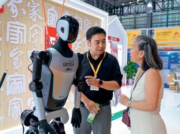 金融赋能幸福养老：从产品提供者到生态构建者