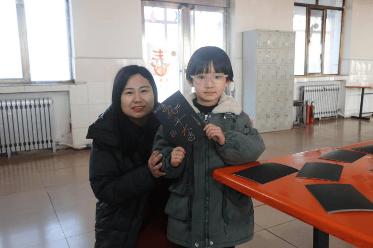 党建引领暖冬扶苗 浓情腊八民俗润心