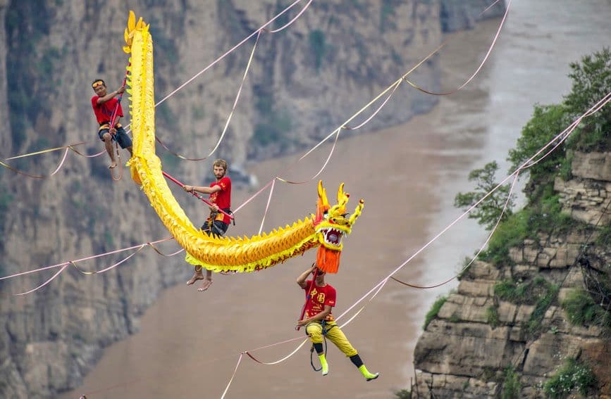 山西河津：高空扁带国际挑战赛举行 中国选手夺冠