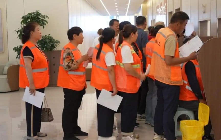 鄂尔多斯市伊金霍洛旗爱心企业为1300名环卫工人开展公益体检