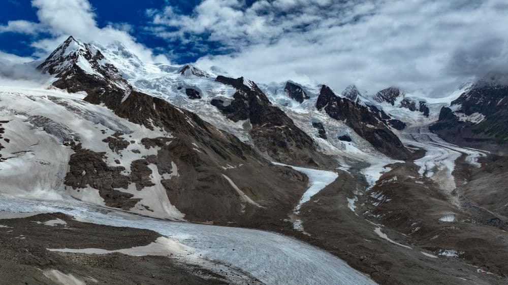 为冰川“盖被”“增雪” 中国多措并举保护地球“白色宝藏”