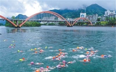 新安江的“冬泳”火了（县域体育展活力）