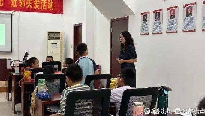 “慈善流动课堂”开启暑期志愿服务第一课