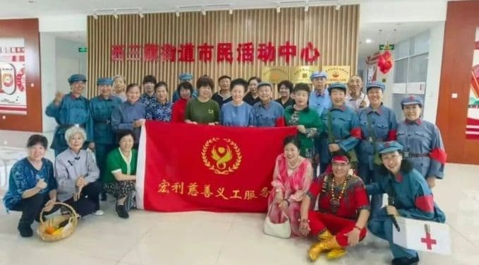 【慈善公益 志愿服务】情暖老兵 荣光同行丨宏利慈善义工服务队建军节主题活动