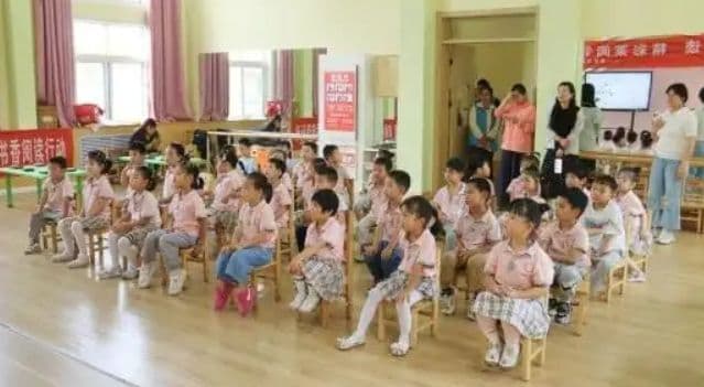 济南市莱芜区张家洼街道鲁矿东区社区:公益阅读进课堂 趣味书香伴成长