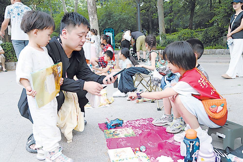 菏泽市儿童友好公益市集温情举办 汇聚社会爱心力量资助困境女童