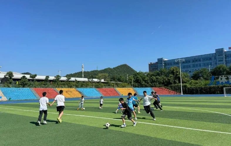 就在清镇职教城!暑期公益培训惠及300余青少年