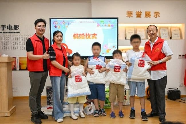 呵护童心·健康同行|成都西南皮肤病医院开展困境儿童慈善关爱捐赠活动
