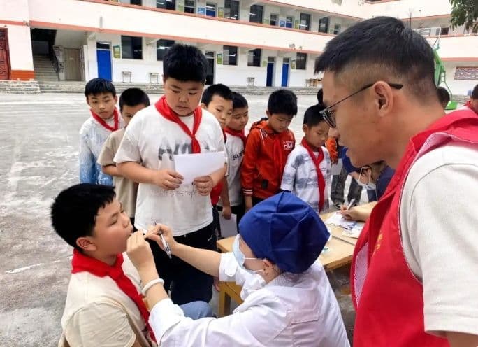 护牙助成长!口腔公益服务走进乡村校园